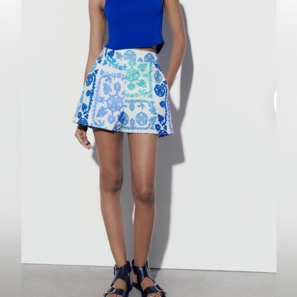 Zara Blue and Cream Floral High Waisted Shorts Size Small NWT